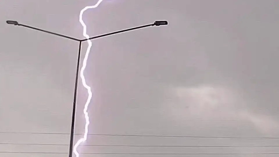 Tokat'ta Yıldırım Düşme Anı Kameraya Yansıdı