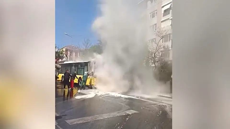 Ümraniye'de İETT Otobüsünde Yangın Söndürüldü