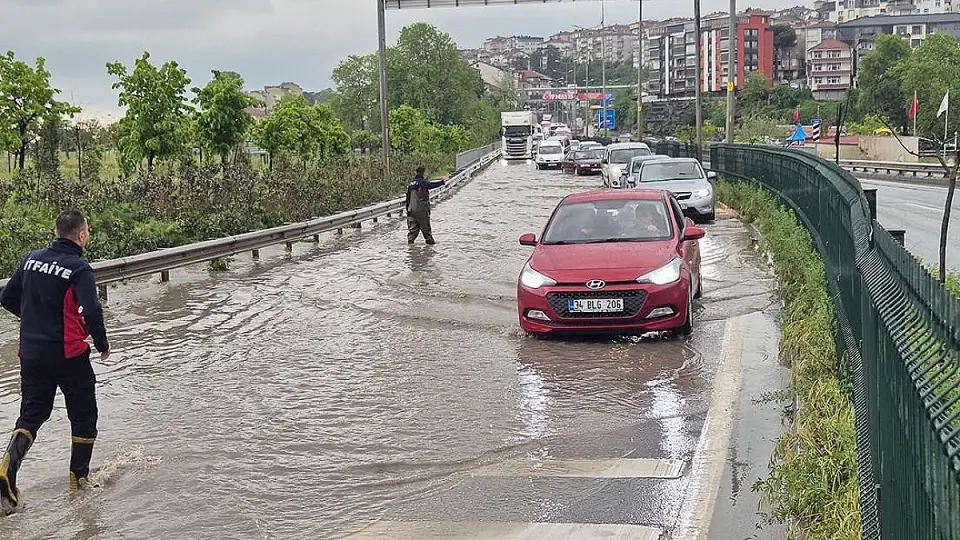 Zonguldak-Alaplı Çevre Yolu Su Altında Kaldı, Ulaşım Aksadı