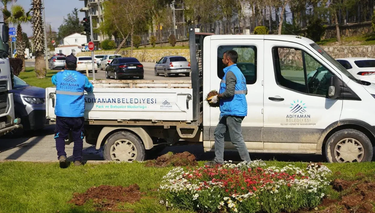 Adıyaman'da Yeşil Alanlara Bahar Dokunuşu Yapıldı