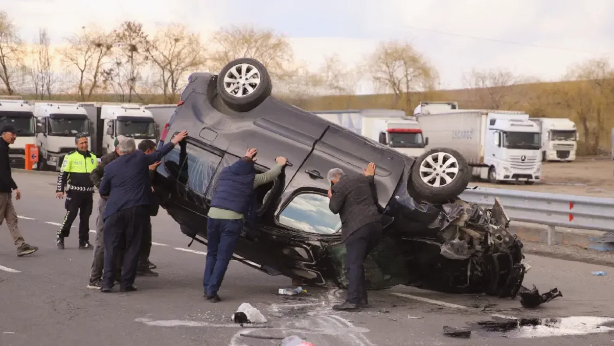 Erzurum'da Trafik Kazası: 4 Yaralı