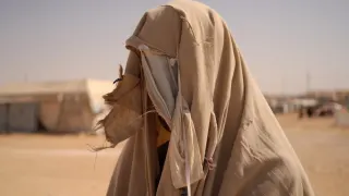 Gazze'de Mezarlıkta Yaşam Mücadelesi: Evini Kaybeden Aile Çadırlarda Sığınıyor