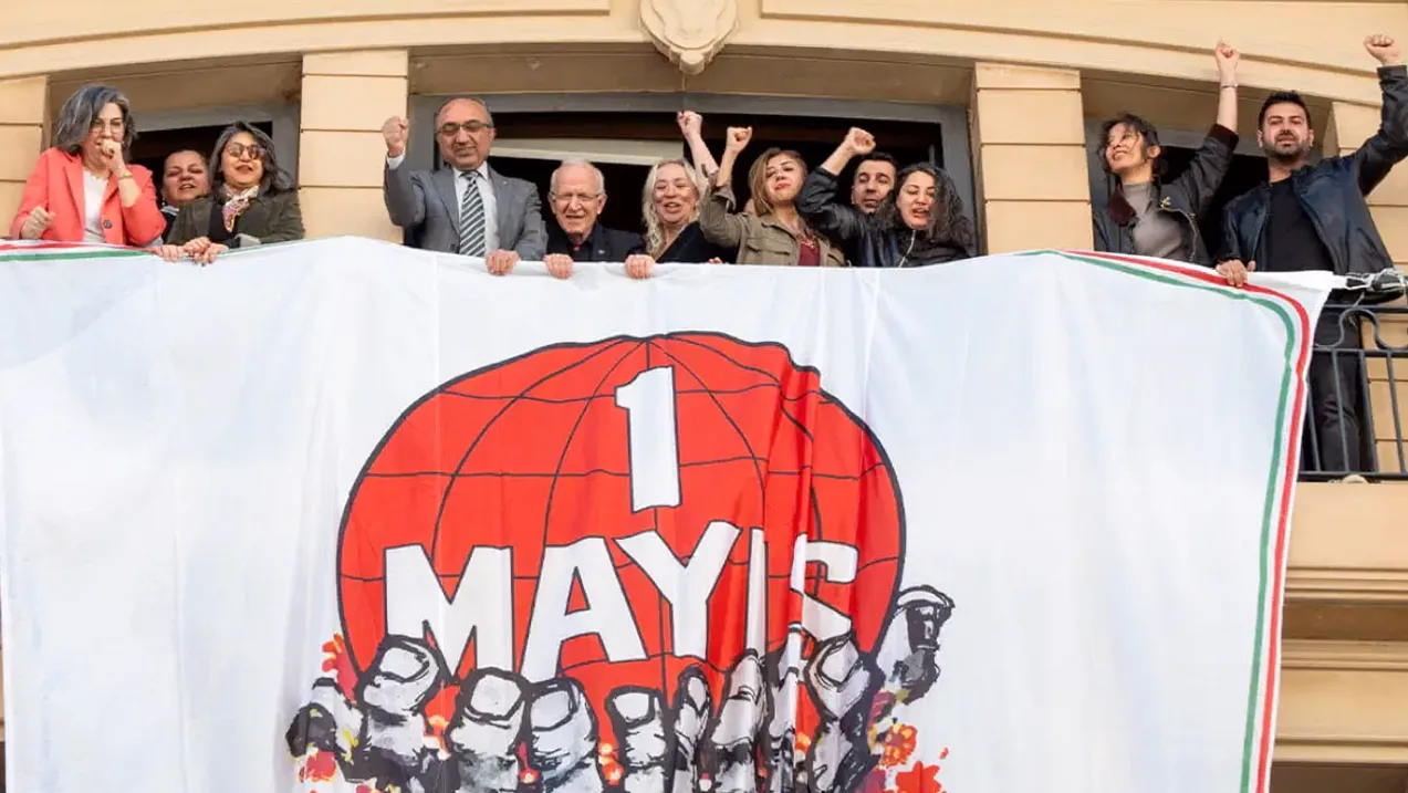 İstanbul Barosu'na 1 Mayıs Pankartı: 'Halkın Ekmeğidir Adalet'