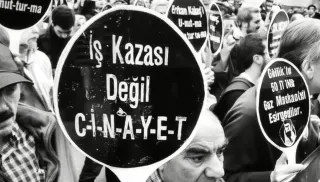 İzmir'de İş Kazası: Demir Parçası Düşen İşçi Hayatını Kaybetti, 2 Kişi Gözaltında