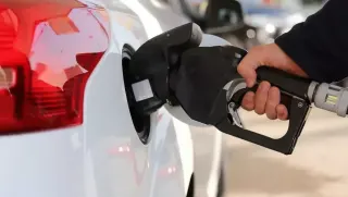 Motorine 2,33 TL İndirim Geldi, Benzine Zam Yok