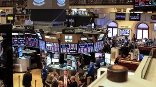 New York Borsası Düşüşle Kapandı: ABD-İran Gerilimi ve Yapay Zeka İyimserliği Piyasaları Etkiledi