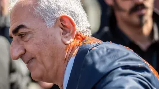 Rıza Pehlevi'ye Almanya'da Kırmızı Sıvı Atıldı