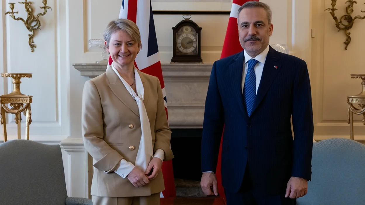 Türkiye ve İngiltere Arasında Stratejik Ortaklık Çerçeve Belgesi İmzalandı