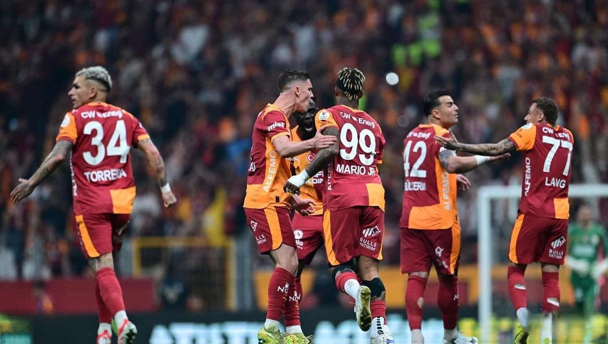 Galatasaray, Antalyaspor'u 4-2 Yenerek Şampiyonluğunu İlan Etti
