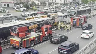 Avcılar'da Metrobüs Hattında Yangın: Seferler Aksadı