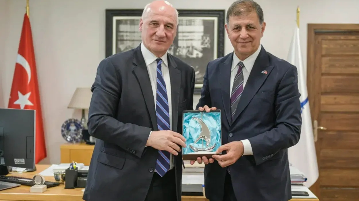 Cemil Tugay'dan Atina'da "İzmir Günleri" Önerisi