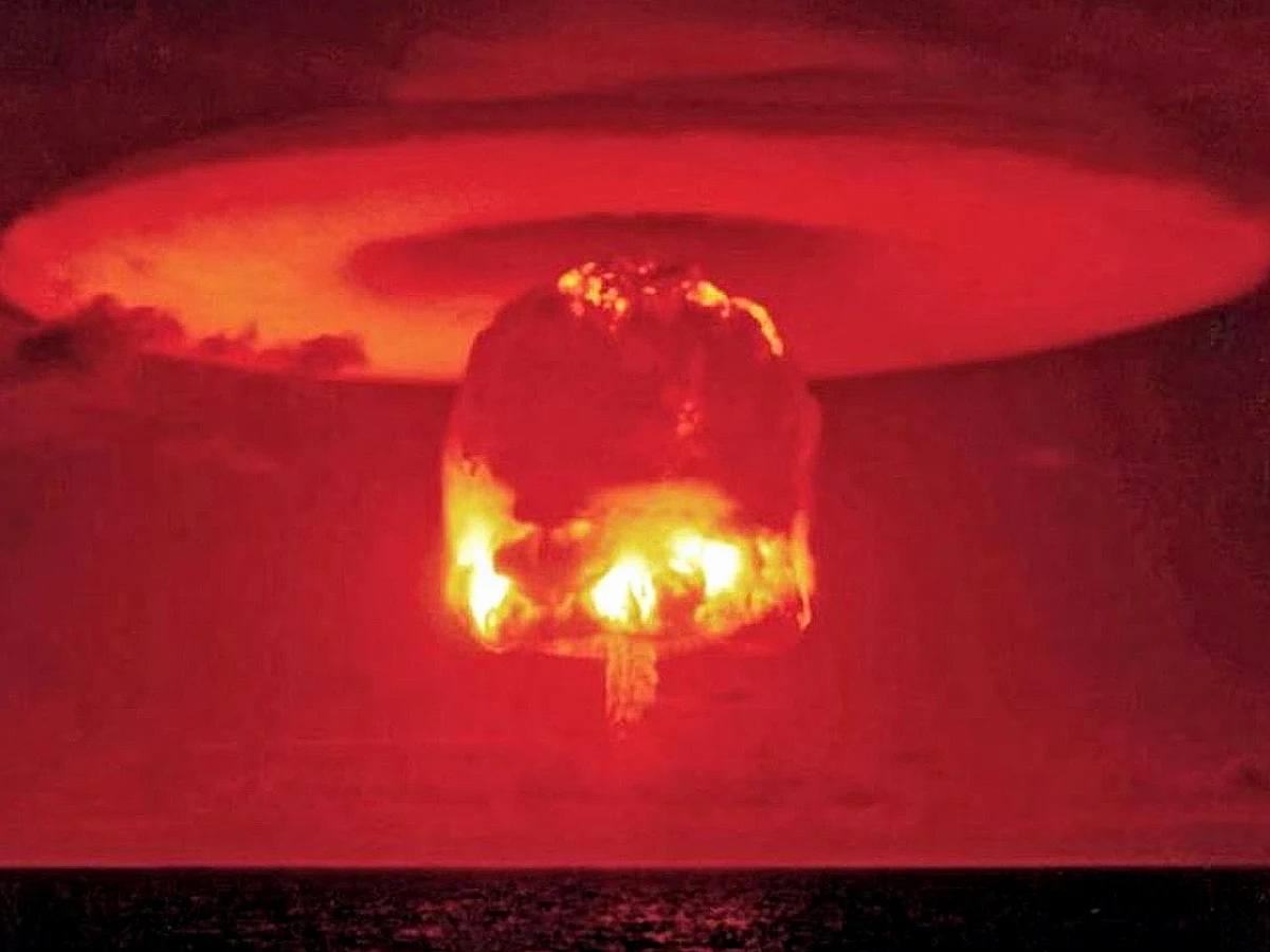 ABD'nin Nükleer Deneyi 'Castle Bravo' Beklenenin Üç Katı Güçle Patladı, Pasifik'te Felakete Yol Açtı
