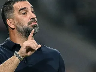 Arda Turan'ın Maçında Hava Saldırısı Alarmı: Oyun Durduruldu