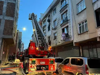 Bağcılar'da Apartman Dairesinde Yangın: Hasar Oluştu