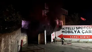 Başakşehir'de İş Yerinde Yangın: İtfaiye Ekipleri Müdahale Ediyor