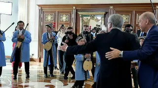 Cumhurbaşkanı Erdoğan'a Kazakistan'da Dombra Sürprizi
