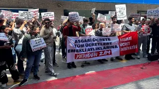 Emekçiler ve Emekliler Zam Talebiyle Eylemde: "Ara Zam Gündemimizde Yok" Açıklamasına Tepki