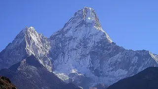 Everest'te Tırmanış Sezonu Açıldı