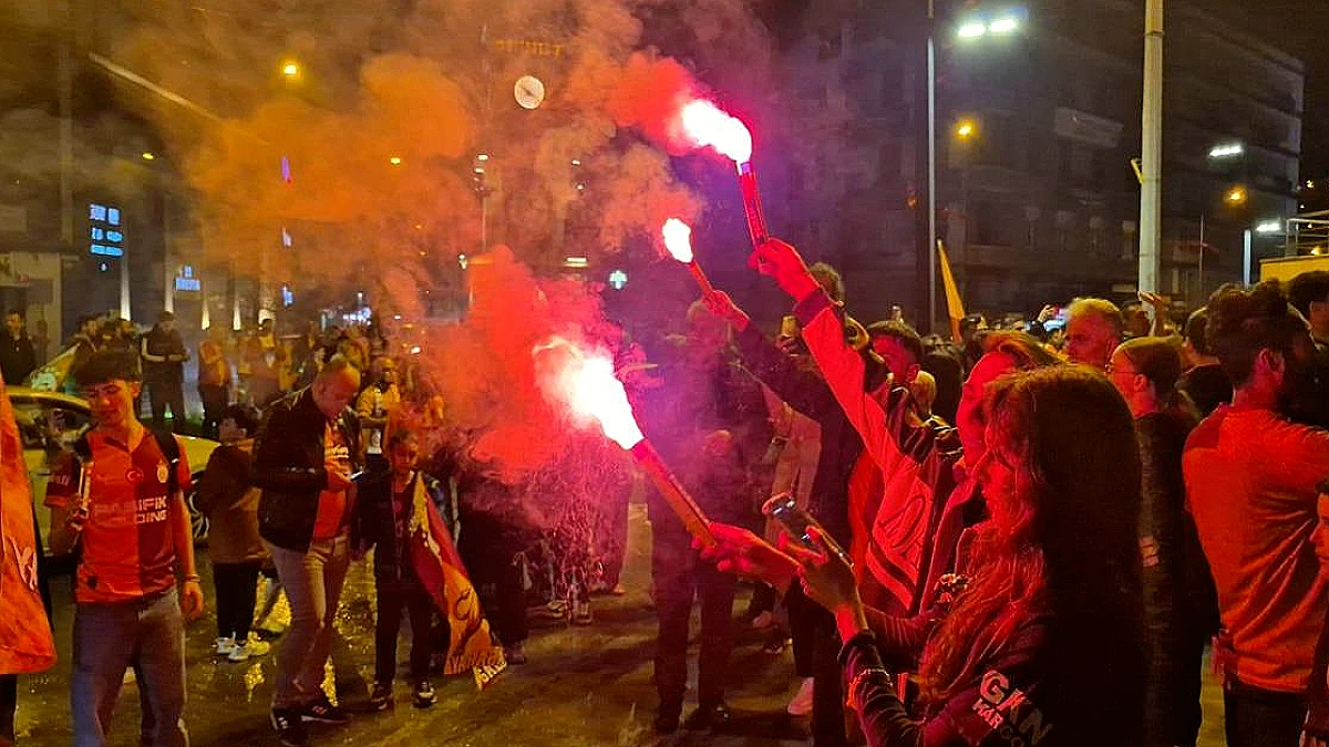 Galatasaray Taraftarları Zonguldak'ta Şampiyonluğu Kutladı