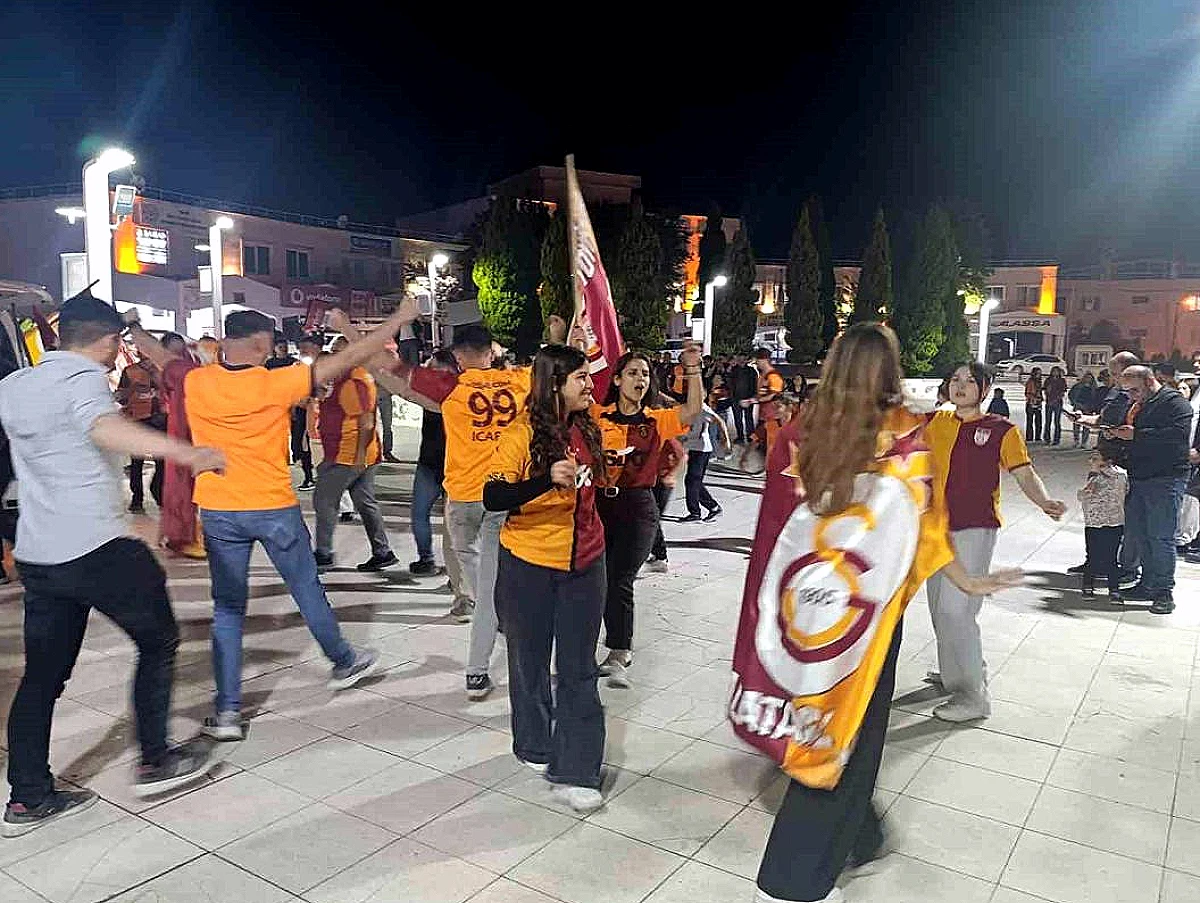 Galatasaray'ın 26. Şampiyonluğu Selendi'de Coşkuyla Kutlandı