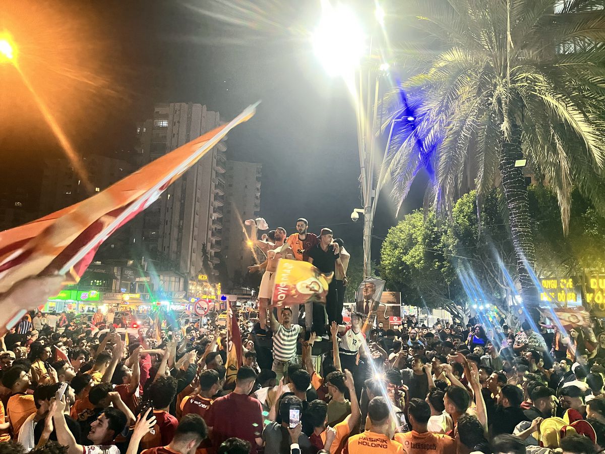 Galatasaray'ın Şampiyonluğu Adana'da Coşkuyla Kutlandı