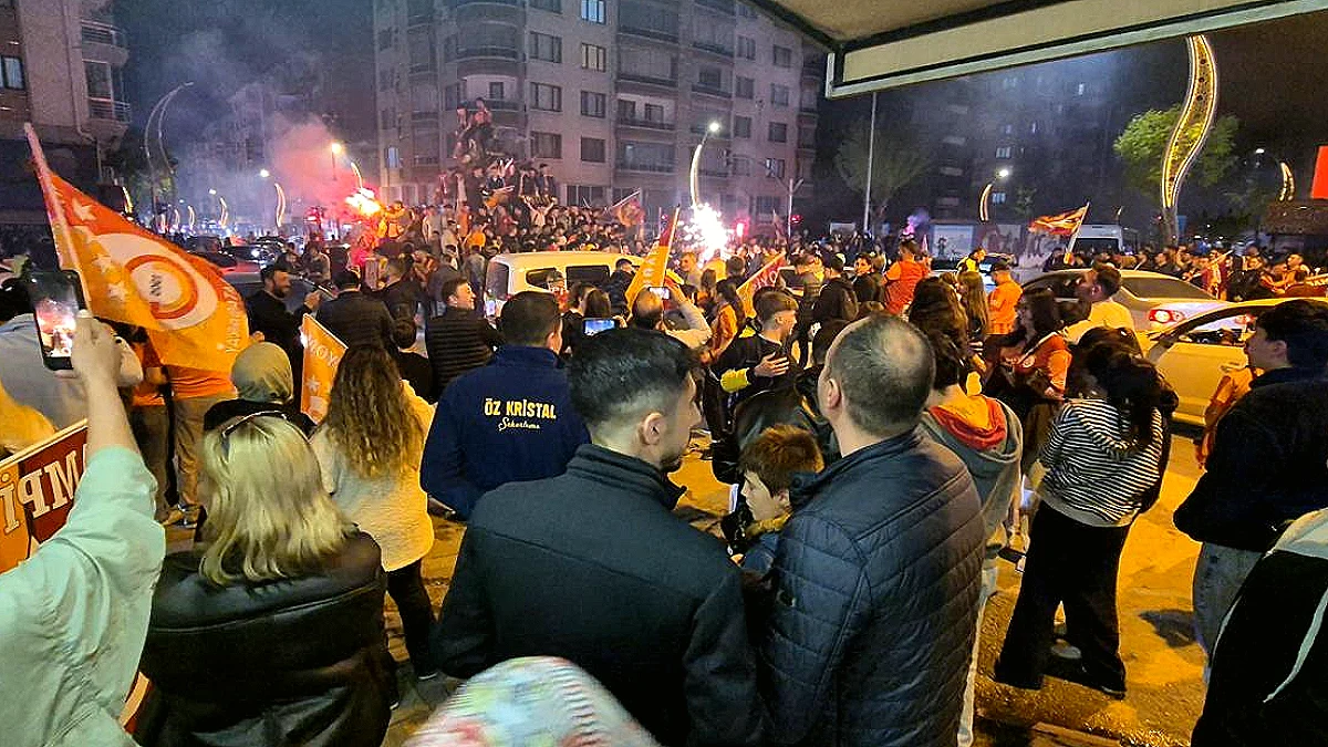 Galatasaray'ın Şampiyonluğu Afyonkarahisar'da Coşkuyla Kutlandı