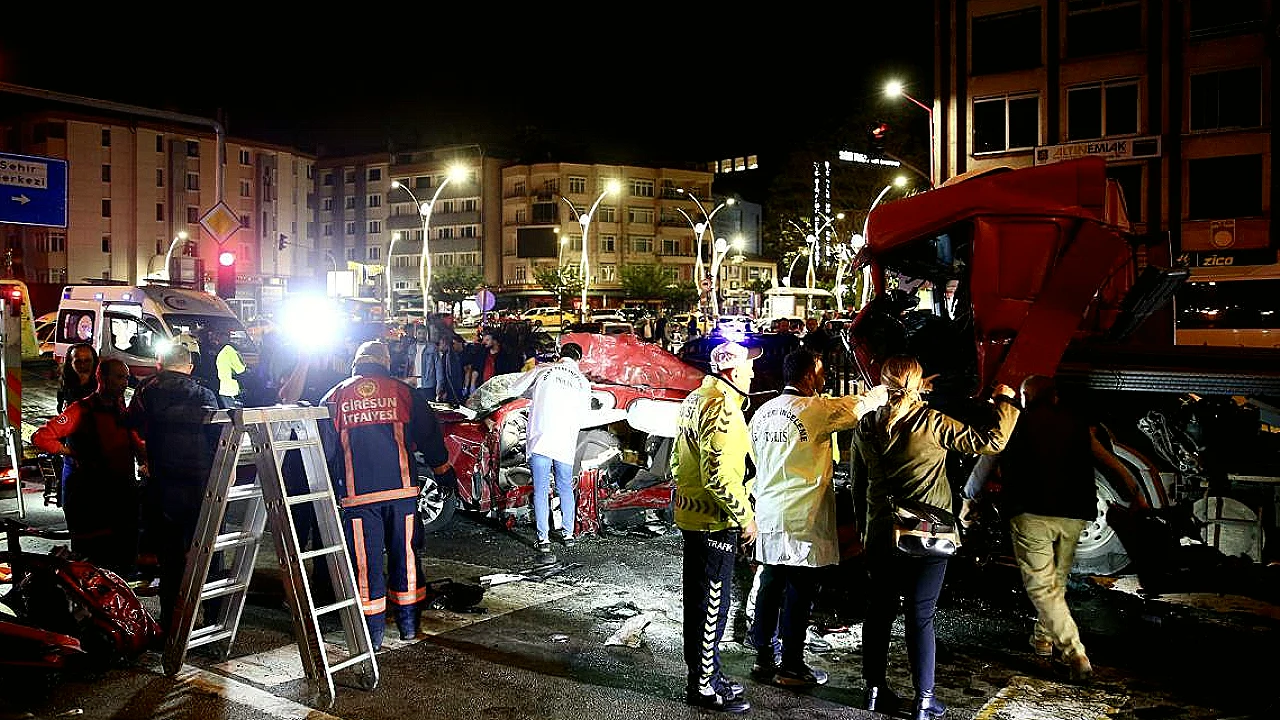 Giresun'da Korkunç Kaza: 5 Kişi Hayatını Kaybetti, 6 Yaralı