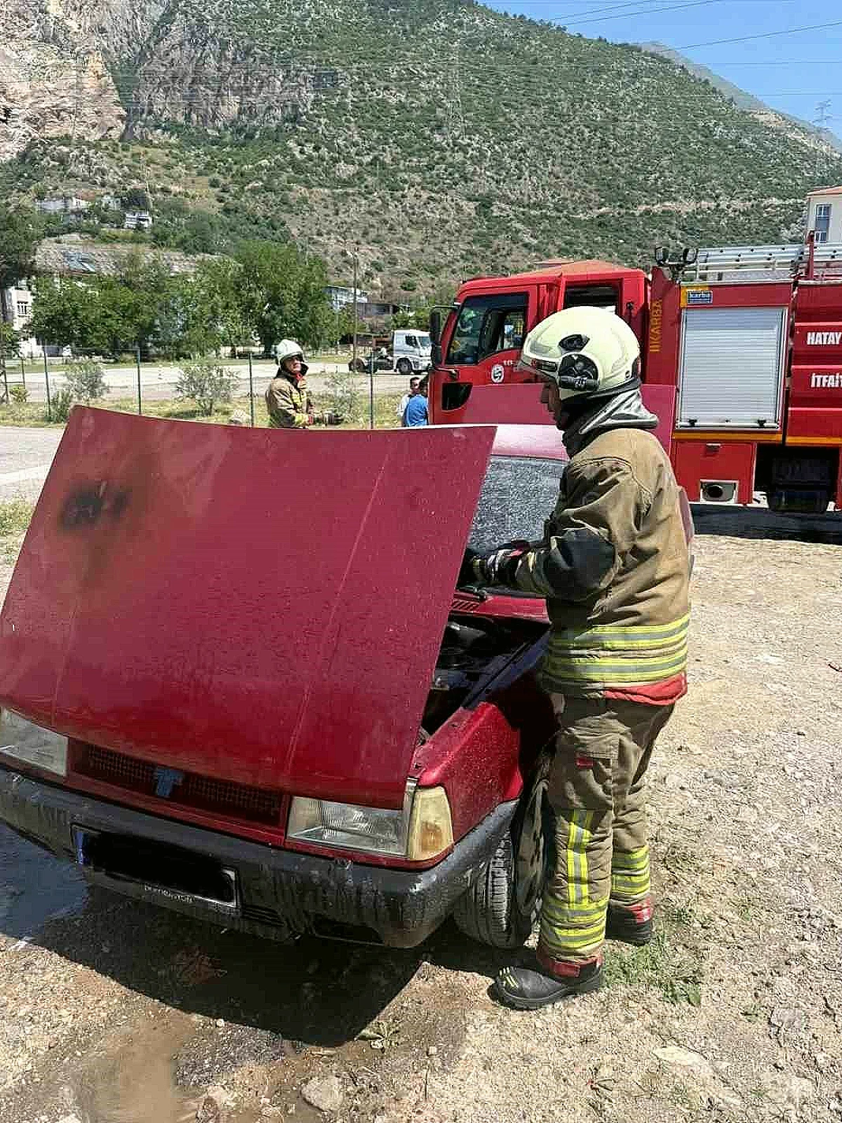 Hatay'da Seyir Halindeki TOFAŞ'ta Yangın Çıktı