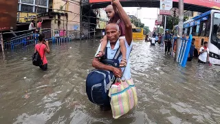 Hindistan'da Şiddetli Hava Koşulları: 27 Kişi Hayatını Kaybetti