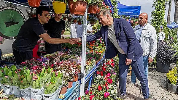 İzmir'de Balkon ve Bahçe Bitkileri Festivali Yoğun İlgi Gördü