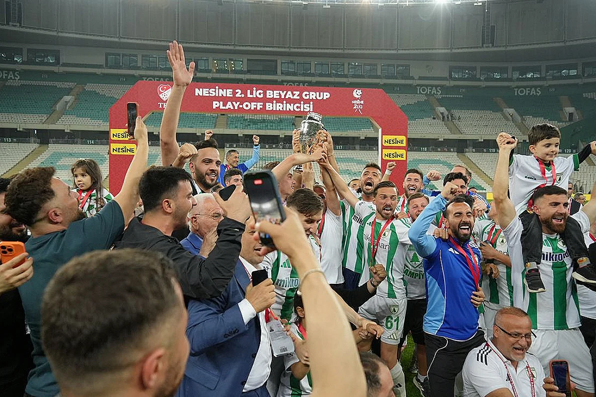 Muğlaspor, penaltılarla 1. Lig'e yükseldi