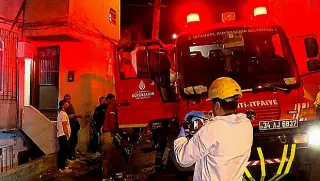 Sakarya'da 3 Katlı Binada Yangın: 4 Yaralı