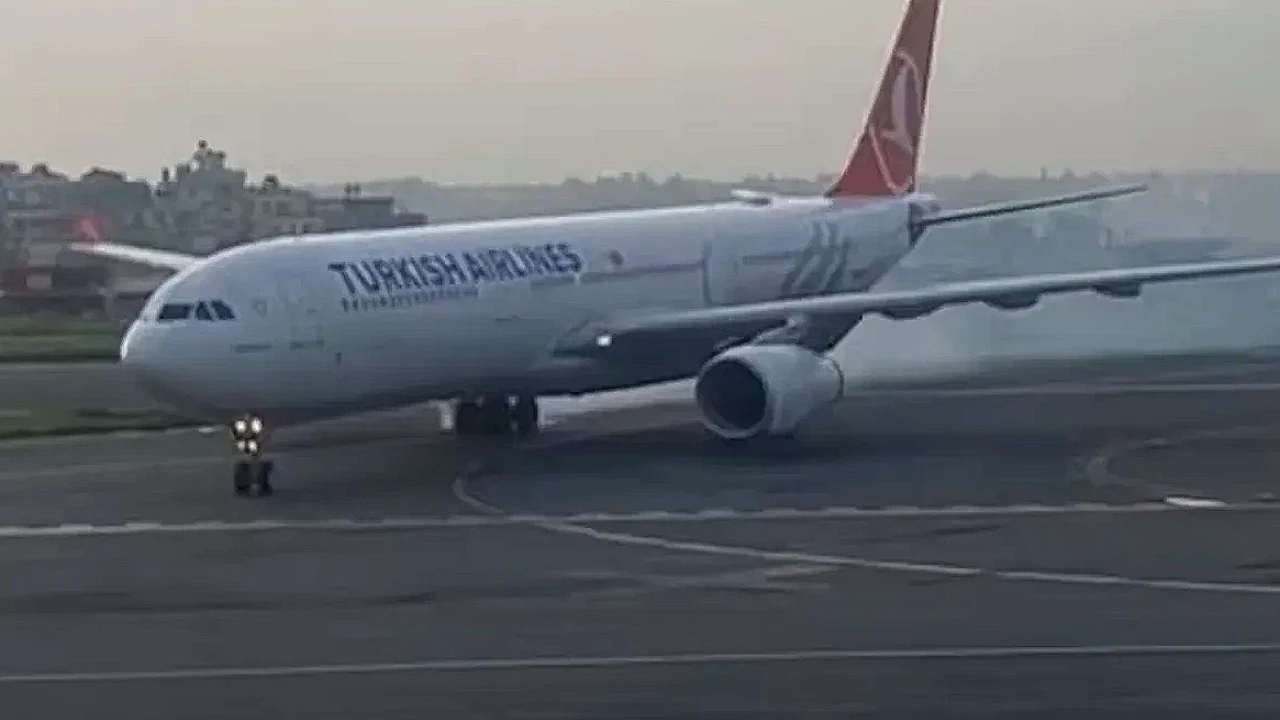 THY uçağında iniş takımlarında duman paniği: Yolcular tahliye edildi