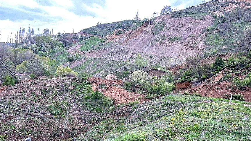 Tokat'ta Heyelan Anı Güvenlik Kamerası Kaydetti