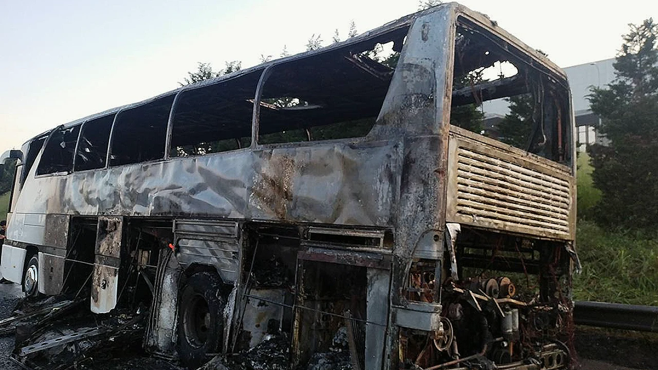 Tur Otobüsü Alevlere Teslim Oldu, 45 Kişi Kurtarıldı