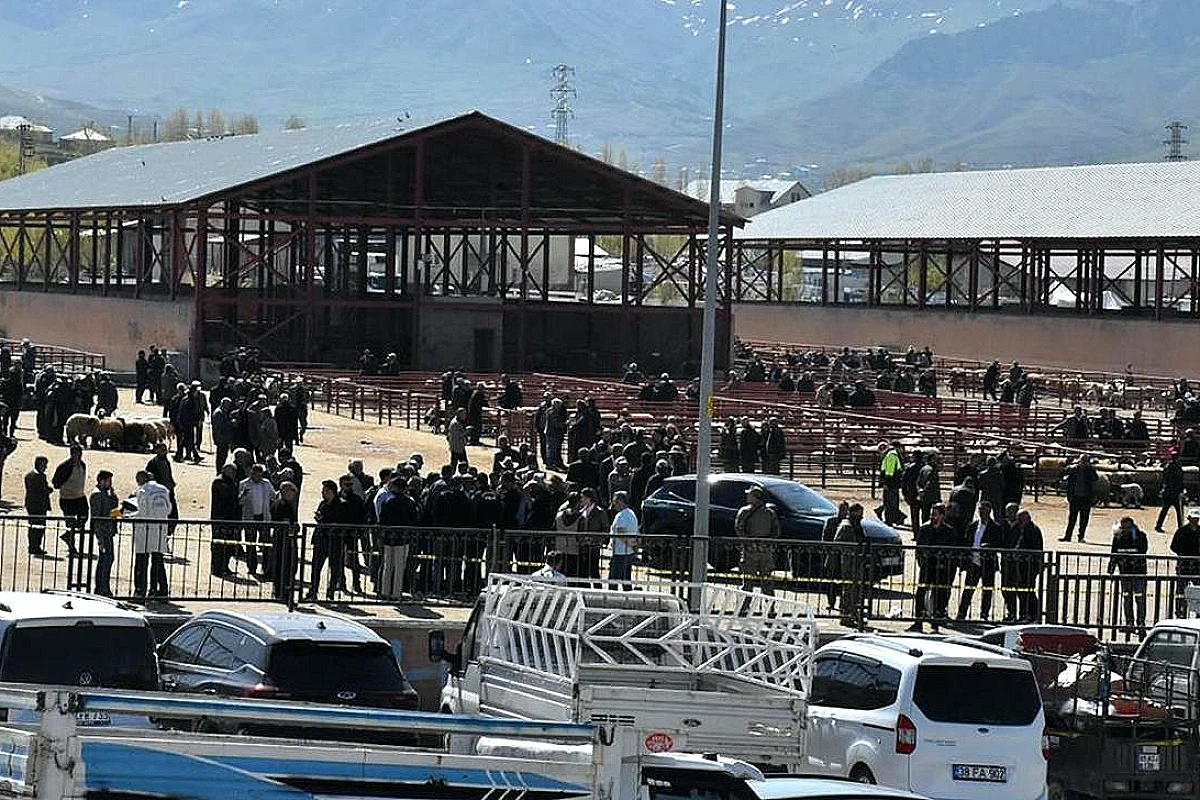 Van'da Hayvan Pazarında Silahlı Kavga: 1 Ölü, 13 Yaralı